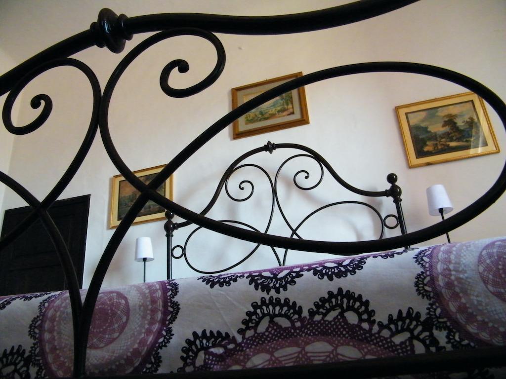 B&B Il Glicine Montefollonico Ruang foto